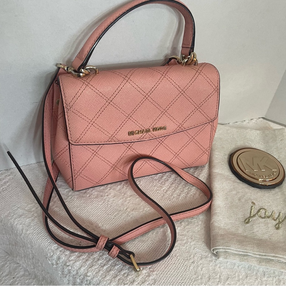 Michael‎ Kors Blush Pink Crossbody Bag
~ Ava Small Quilted Saffiano Leather